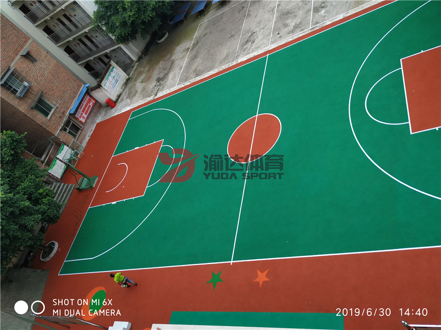 小学篮球场